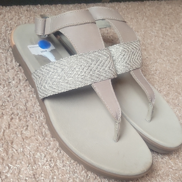 Sorel Women's Gray Sandals - Picture 2 of 12